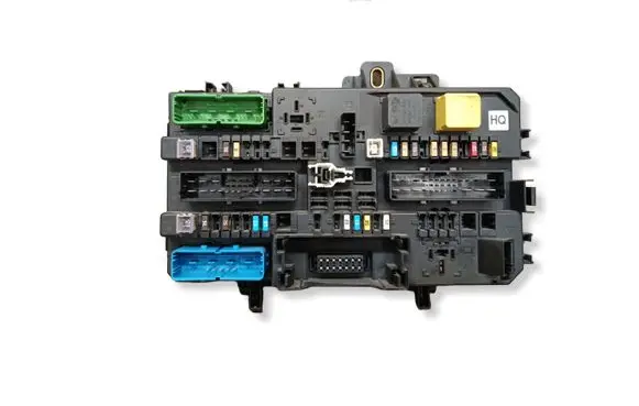 Opel Zafira B Fuse module 13220831 5DK00866953