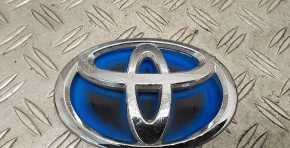 Toyota Yaris Manufacturer badge logo/emblem 90975W2003