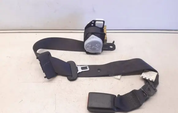 Lexus IS 220D-250-350 Middle seatbelt (rear) 0435027