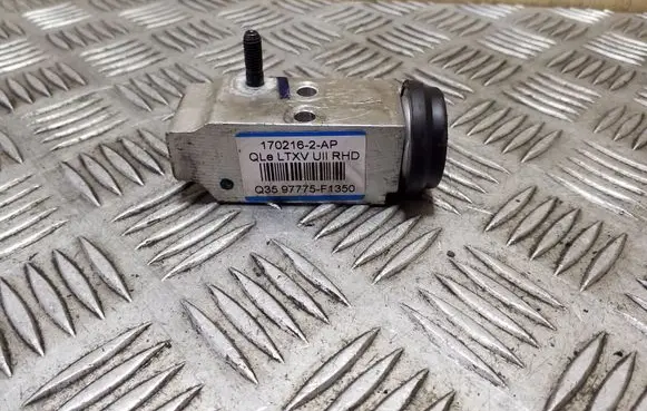 KIA Sportage Air conditioning (A/C) expansion valve 97775F1350