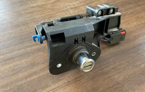 Opel Corsa C Tailgate exterior lock 09183495