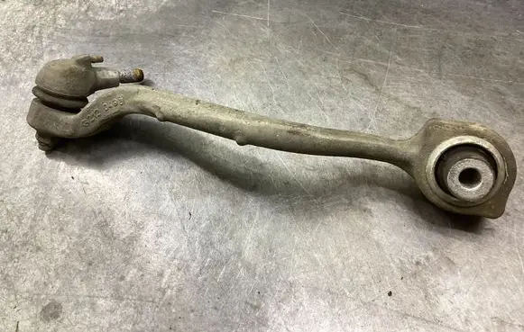 Mercedes-Benz E W212 Front lower control arm/wishbone 21204