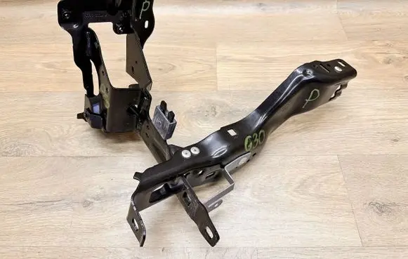 BMW 5 G30 G31 G38 Front bumper support beam 7383858