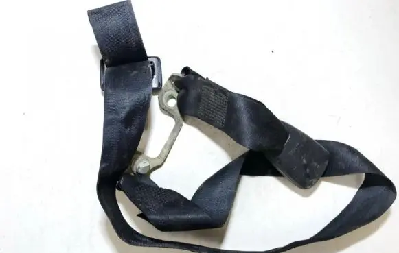 Middle seatbelt (rear)