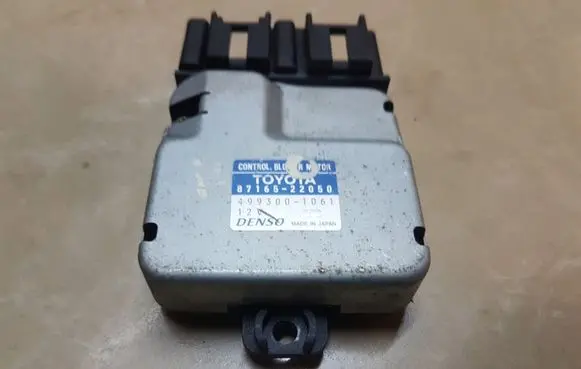 Lexus IS 200-300 Heater blower motor/fan resistor 8716522050