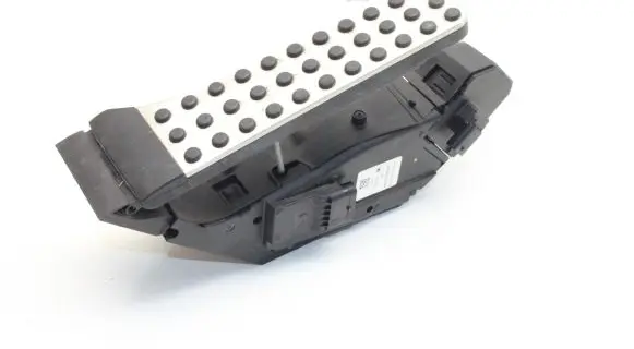 Mercedes-Benz EQC Accelerator throttle pedal A2533002000