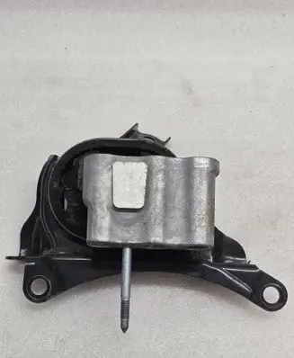 Toyota C-HR I Engine mount bracket