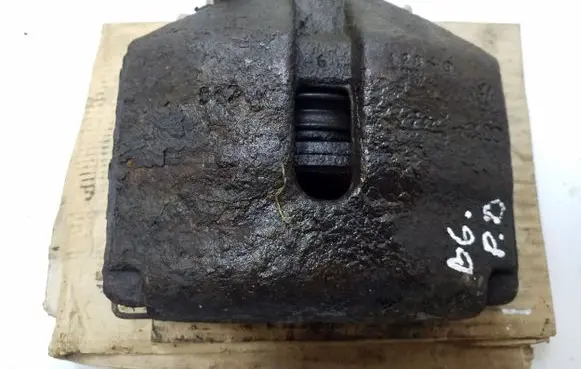 Volkswagen PASSAT B6 Front brake caliper OEM