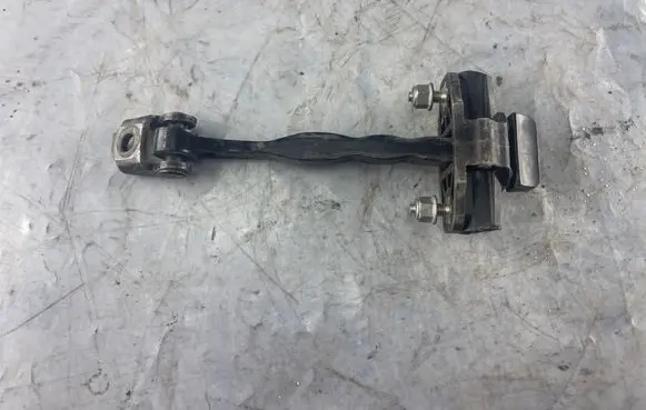 Ford Focus Front door check strap stopper