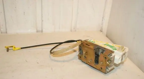 Ford Escort Rear door lock 95AGA264A26DC 93BG220A20BA