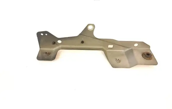 Volvo XC40 Fender mounting bracket 31469382