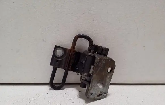 Audi A6 S6 C6 4F Front door lower hinge 8E0831412E
