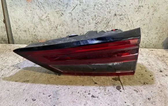 Tailgate rear/tail lights