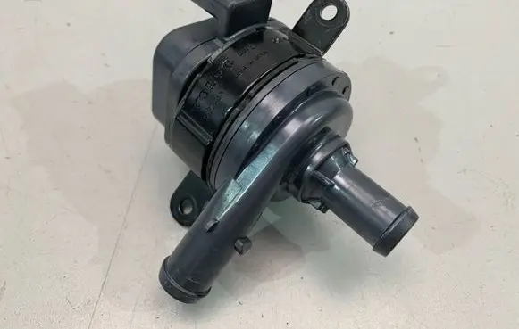 Volvo XC60 Water pump 32222255