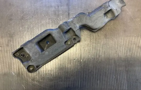 Renault Scenic III - Grand scenic III Fender mounting bracket 631220010R