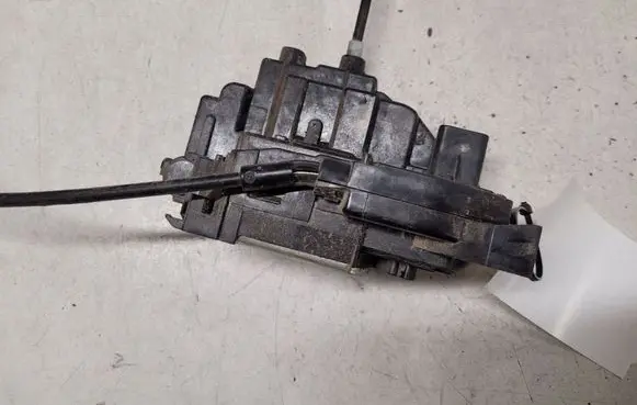 Renault Clio III Front door lock