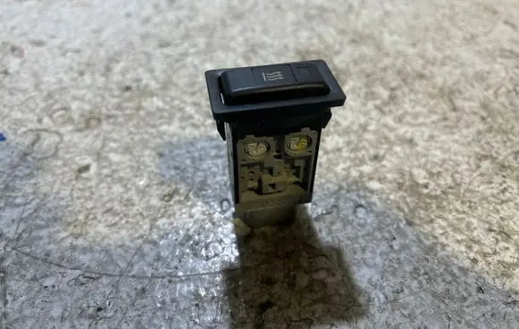 Toyota Corolla Verso AR10 Windscreen/window heater switch 153337