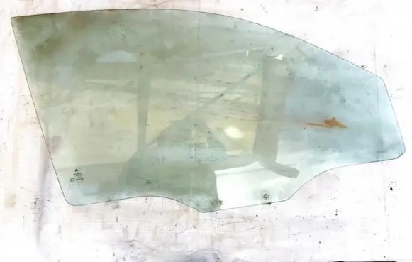 Mitsubishi Space Star Front door window glass four-door