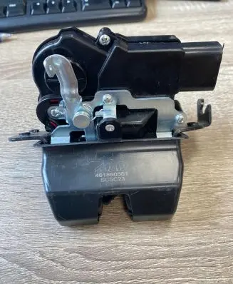 KIA Sorento Tailgate/trunk/boot lock/catch/latch 812303Z000