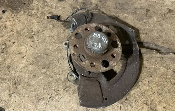 Mercedes-Benz CLS C218 X218 Front wheel hub 