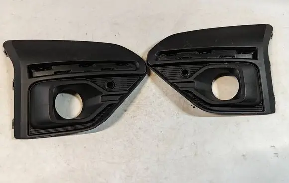 Dacia Sandero III Front fog light trim/grill 