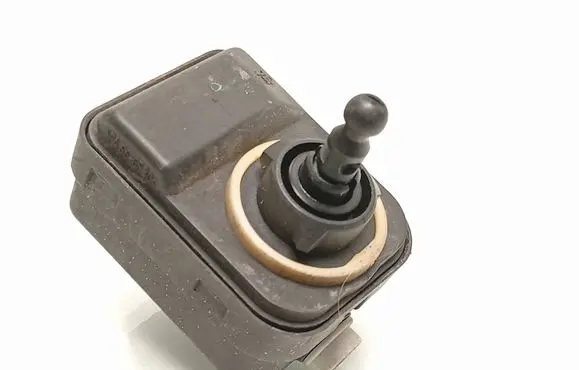 Headlight level adjustment motor