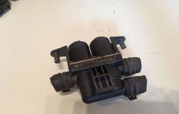 BMW 5 E60 E61 Coolant heater control valve 6927915 1147412176 040820B