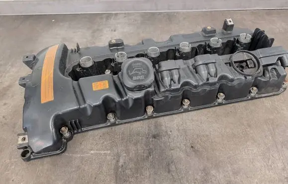 BMW 5 E60 E61 Rocker cam cover 7548196 7567417