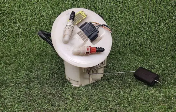 Ford Mondeo Mk III In-tank fuel pump 1S719H307BA