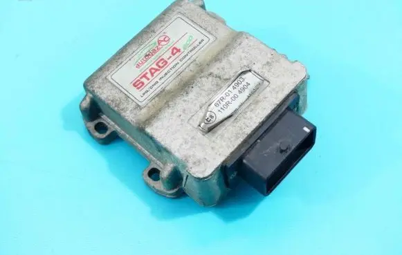 Toyota Avensis T220 Central body control module STAG-4ECO IMPRK965296