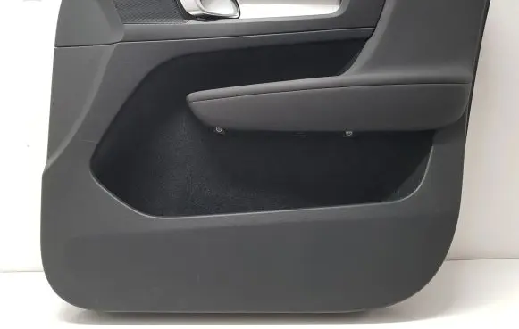 Volvo XC40 Front door card panel trim 32282669