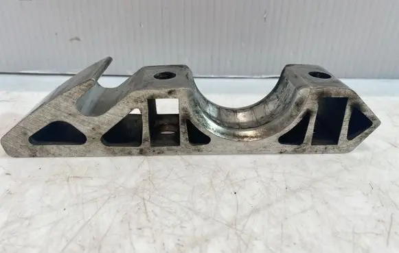 Audi Q7 4L Sway bar bush bracket, front 7L0411063B