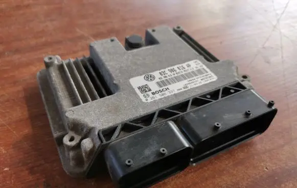 Seat Leon (1P) Engine control unit/module 03C906016AP