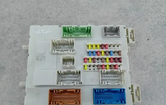 Ford C-MAX II Fuse box set DV6T-14A073-DH