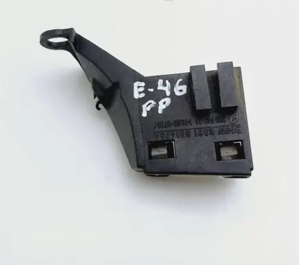 BMW 3 E46 Headlight/headlamp mounting bracket 6914764