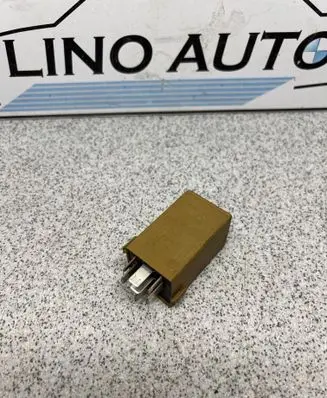 BMW 5 E39 Window wiper relay 61368384505