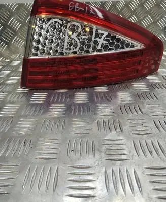 Ford Mondeo Mk III Rear/tail lights 03318772