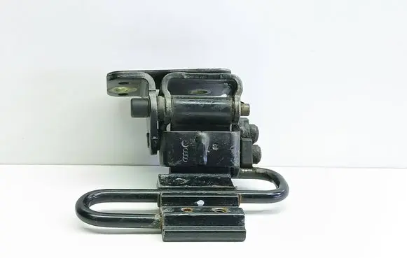 Audi A6 S6 C6 4F Rear door lower hinge 8E0833411