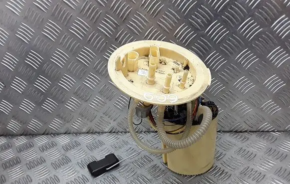 Audi A4 S4 B8 8K Fuel injection high pressure pump 8K0919050P