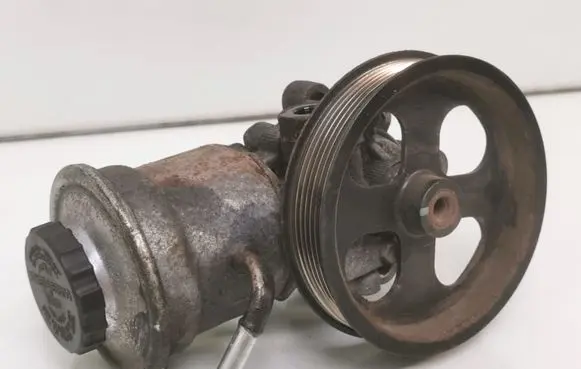 Toyota Avensis T250 Power steering pump