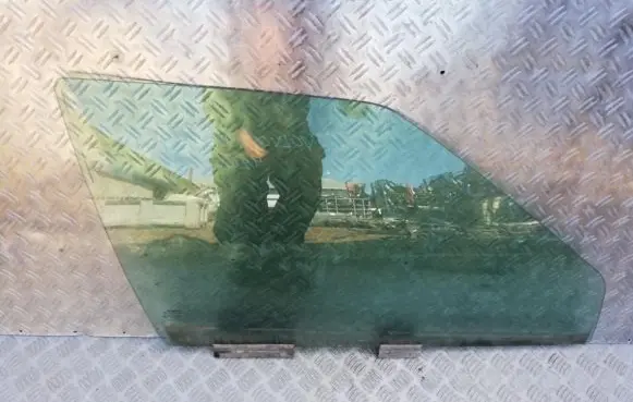 Volvo S70 V70 V70 XC Front door window glass four-door