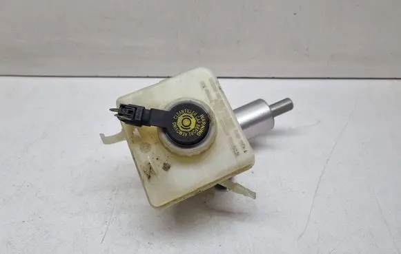 BMW 5 E60 E61 Master brake cylinder 32067179
