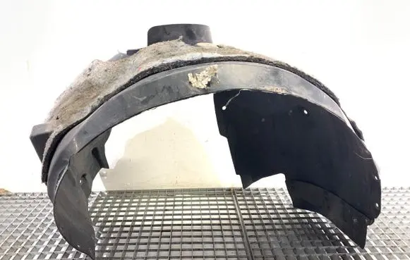 Front wheel arch liner splash guards
