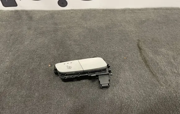 Mercedes-Benz GLC X253 C253 Seat heating switch A2139057302 14356951