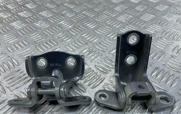 Rear door hinge set