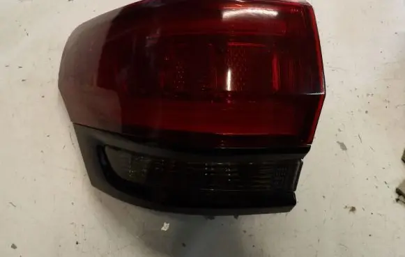 Jeep Grand Cherokee Rear/tail lights P68110001AE