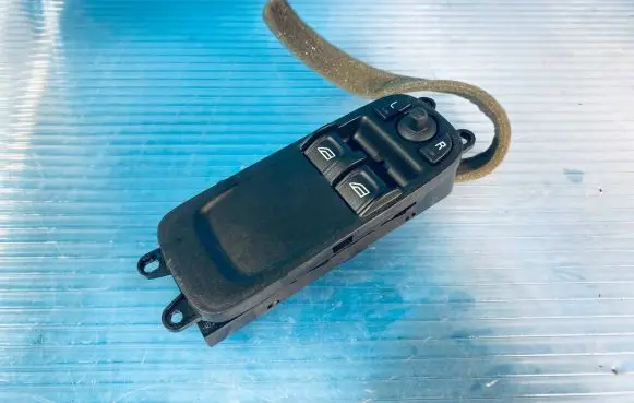 Volvo C30 Electric window control switch 30773208 03454150