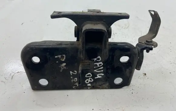 Toyota RAV 4 (XA30) Engine mount bracket