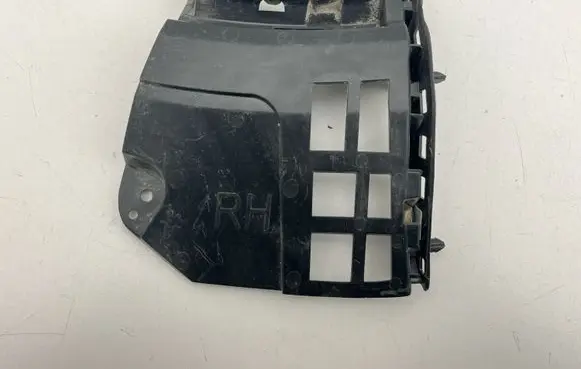 Volvo XC40 Front bumper mounting bracket 31455243