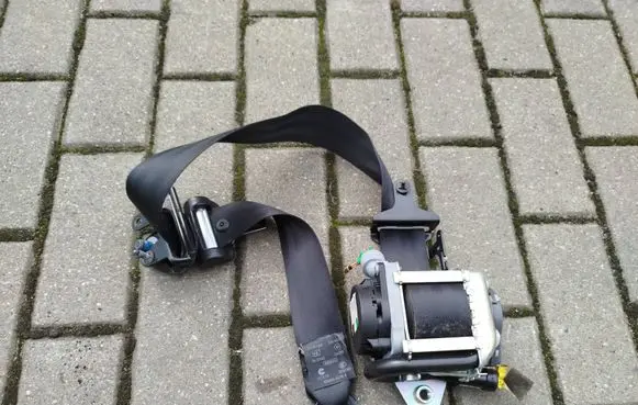 Volvo V60 Front seatbelt 012R0000
